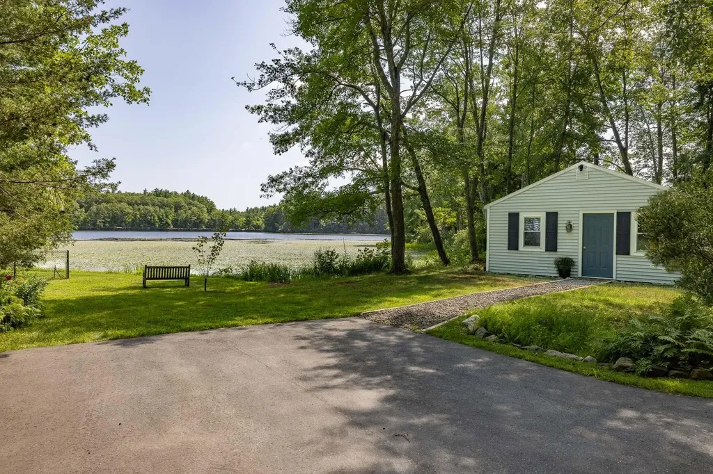 15 Casey Road East Kingston NH 03827