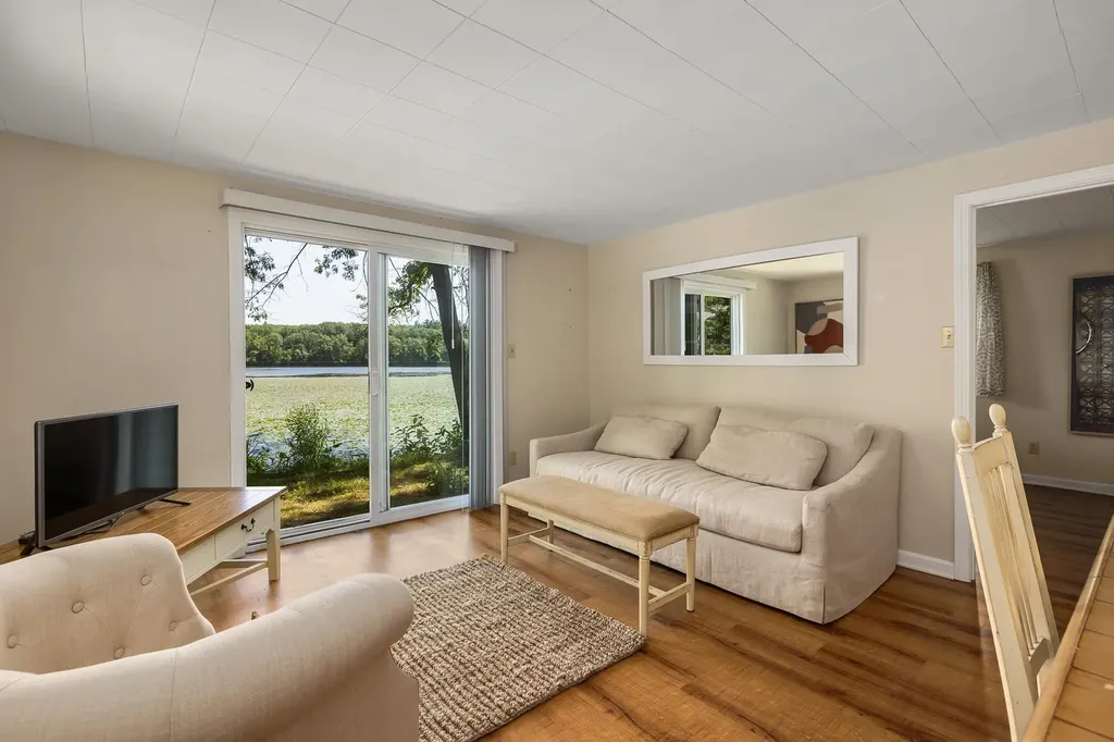 15 Casey Road East Kingston NH 03827