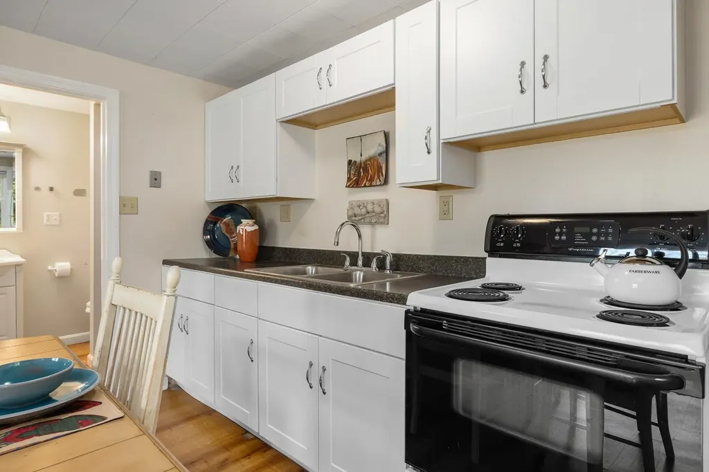 15 Casey Road East Kingston NH 03827