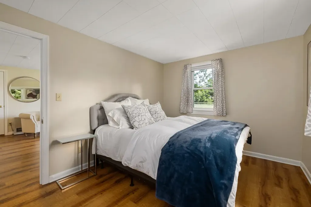 15 Casey Road East Kingston NH 03827