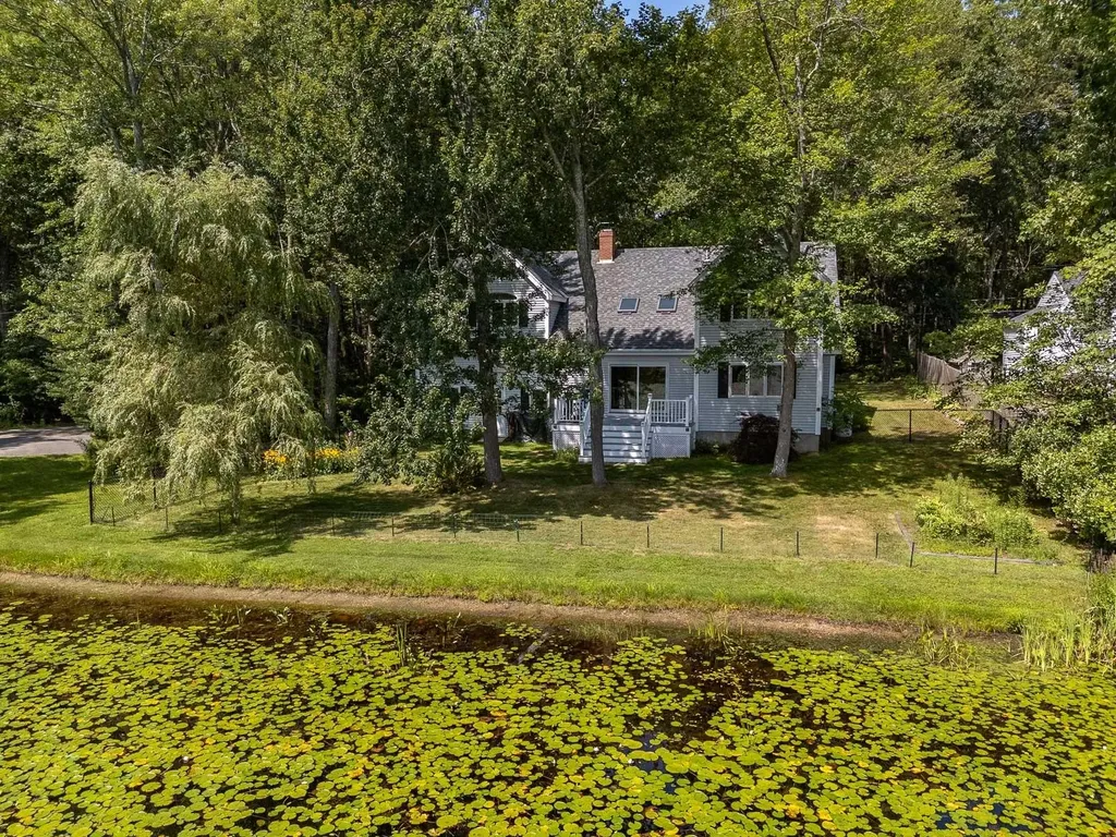 15 Casey Road East Kingston NH 03827