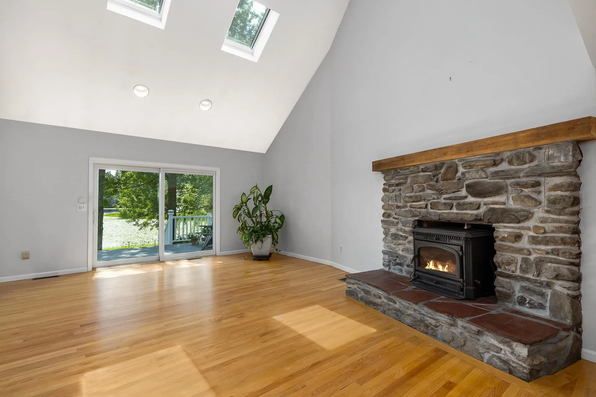 15 Casey Road East Kingston NH 03827