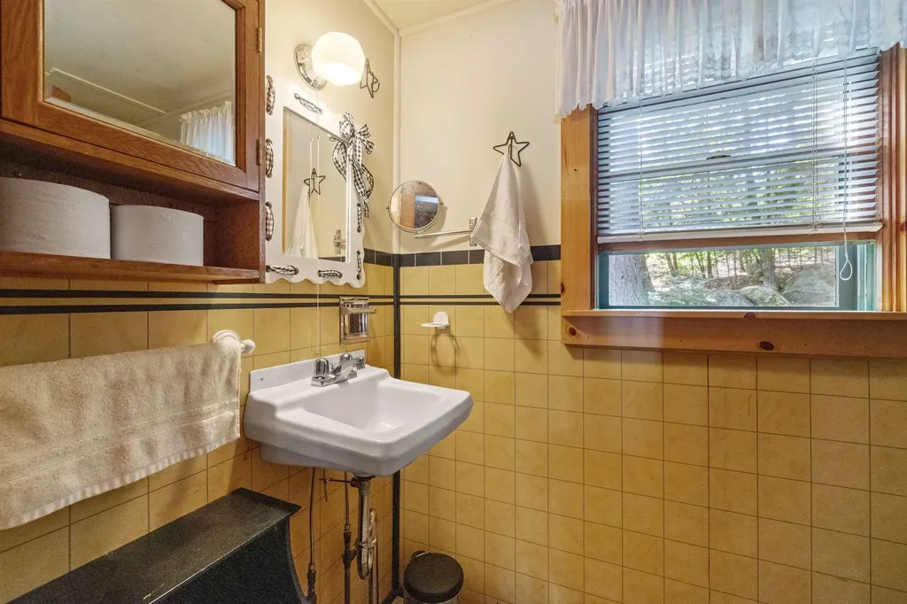 69 Buoniello Road Moultonborough NH 03254