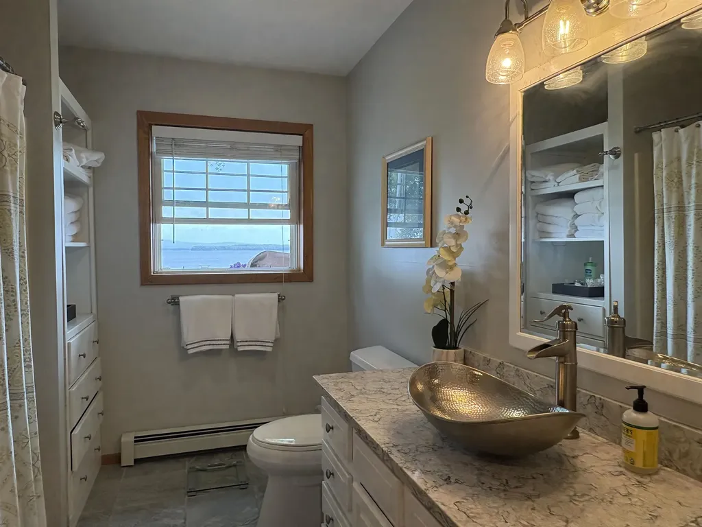 480 Lakeview Drive North Hero VT 05474