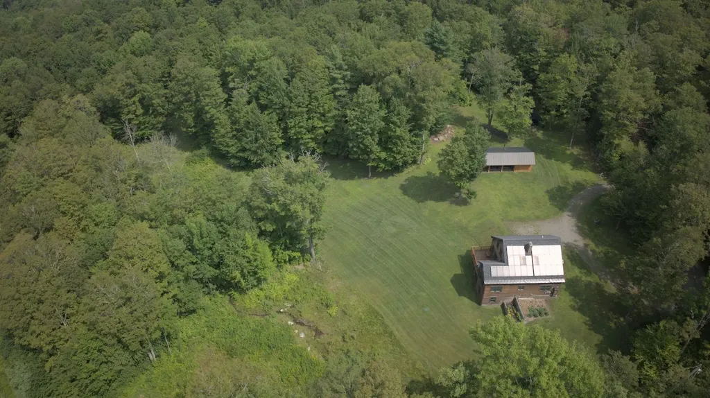 123 County Turnpike Road Tunbridge VT 05077