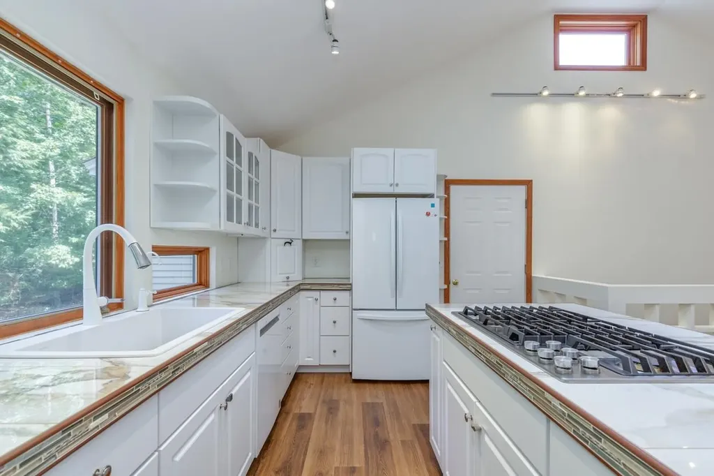 19 Hoit Road Epsom NH 03234