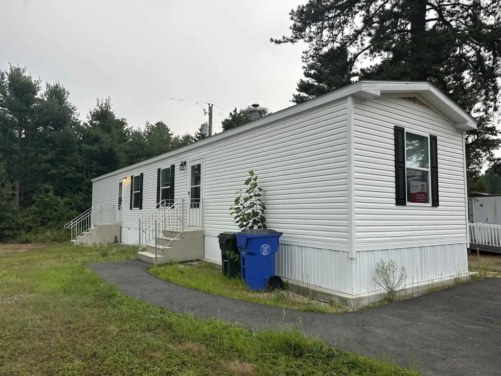 40 Pinyon Place Londonderry NH 03053