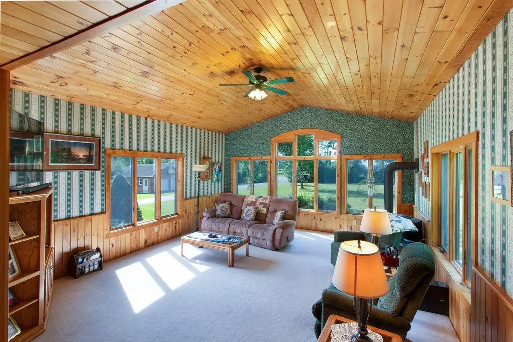 17 Faywood Road Grand Isle VT 05458