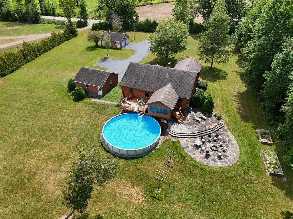 17 Faywood Road Grand Isle VT 05458