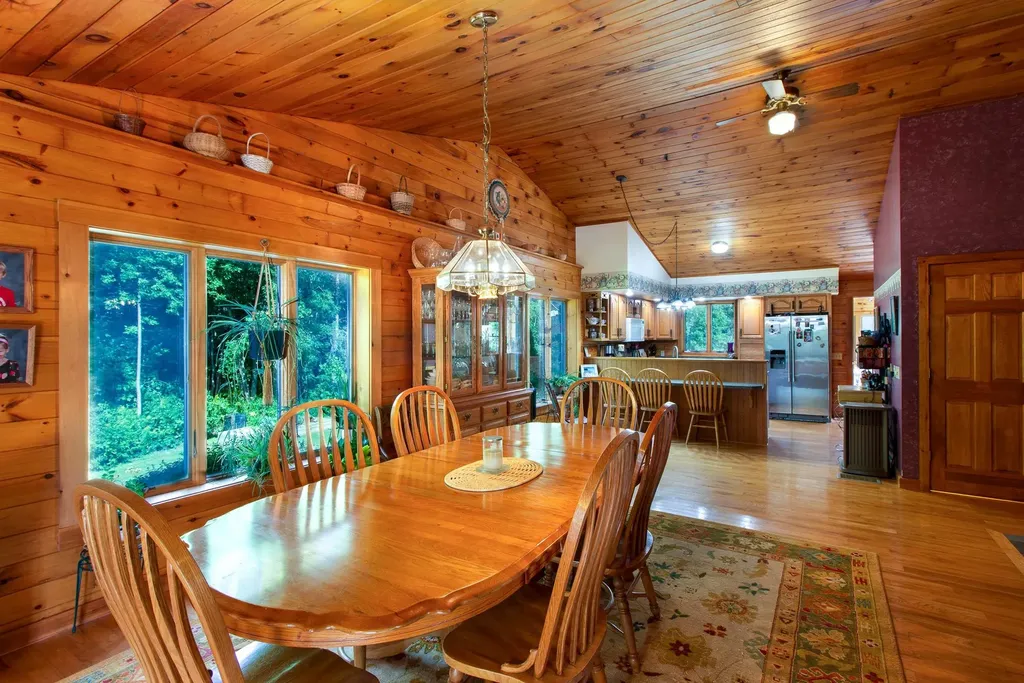 17 Faywood Road Grand Isle VT 05458