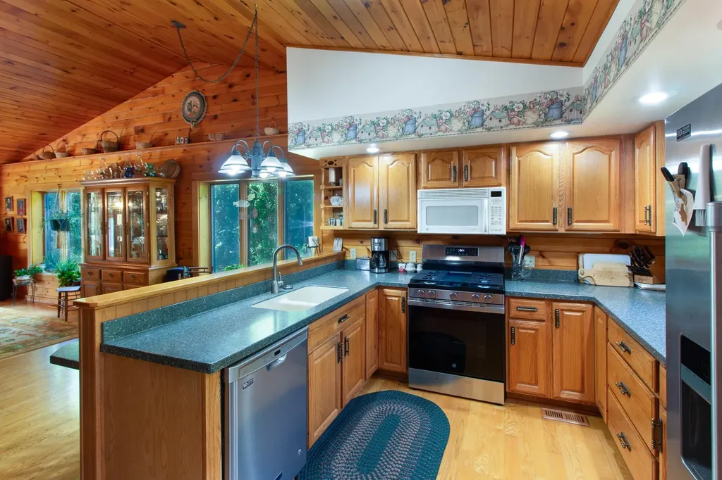 17 Faywood Road Grand Isle VT 05458