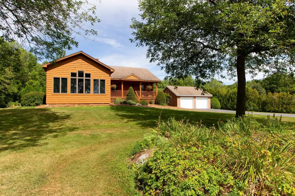 17 Faywood Road Grand Isle VT 05458