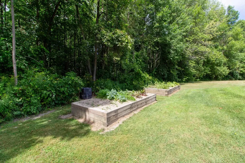 17 Faywood Road Grand Isle VT 05458