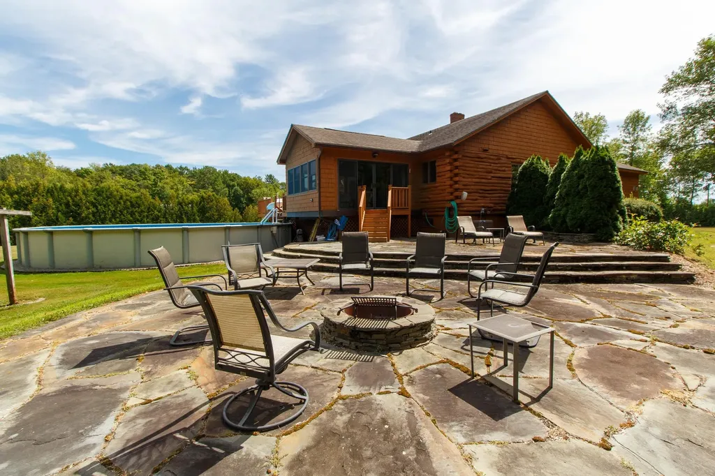 17 Faywood Road Grand Isle VT 05458