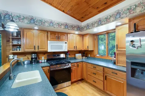 17 Faywood Road Grand Isle VT 05458