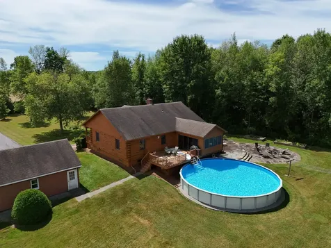 17 Faywood Road Grand Isle VT 05458