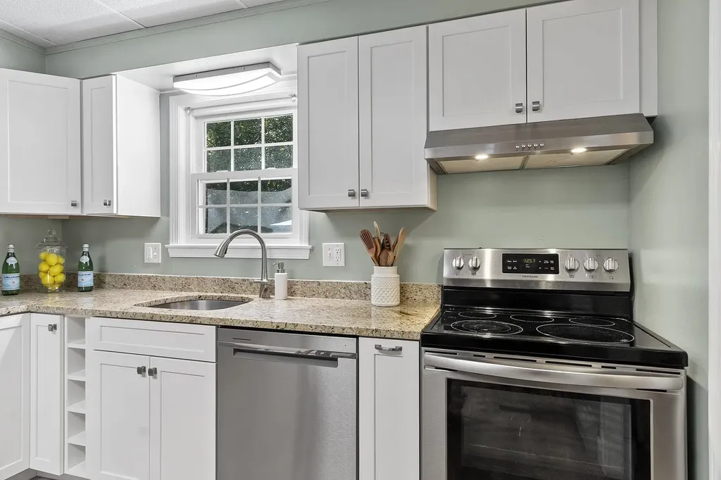 62 Golfview Drive Manchester NH 03102