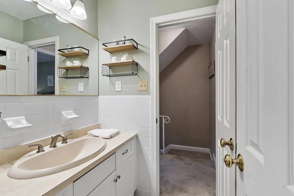 62 Golfview Drive Manchester NH 03102