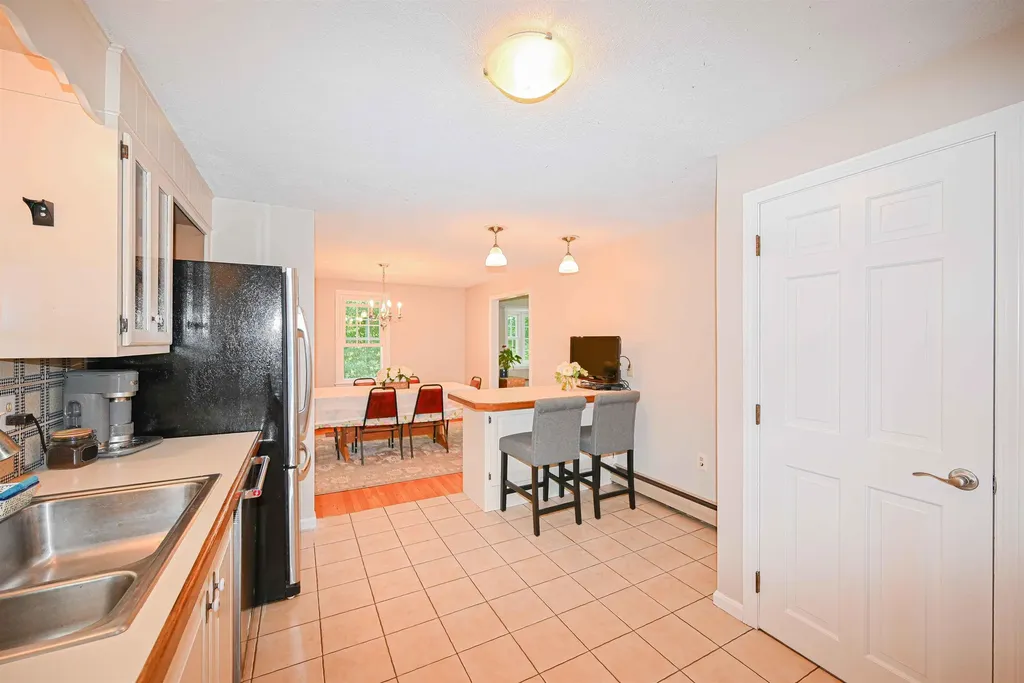 8 Kestree Drive Londonderry NH 03053