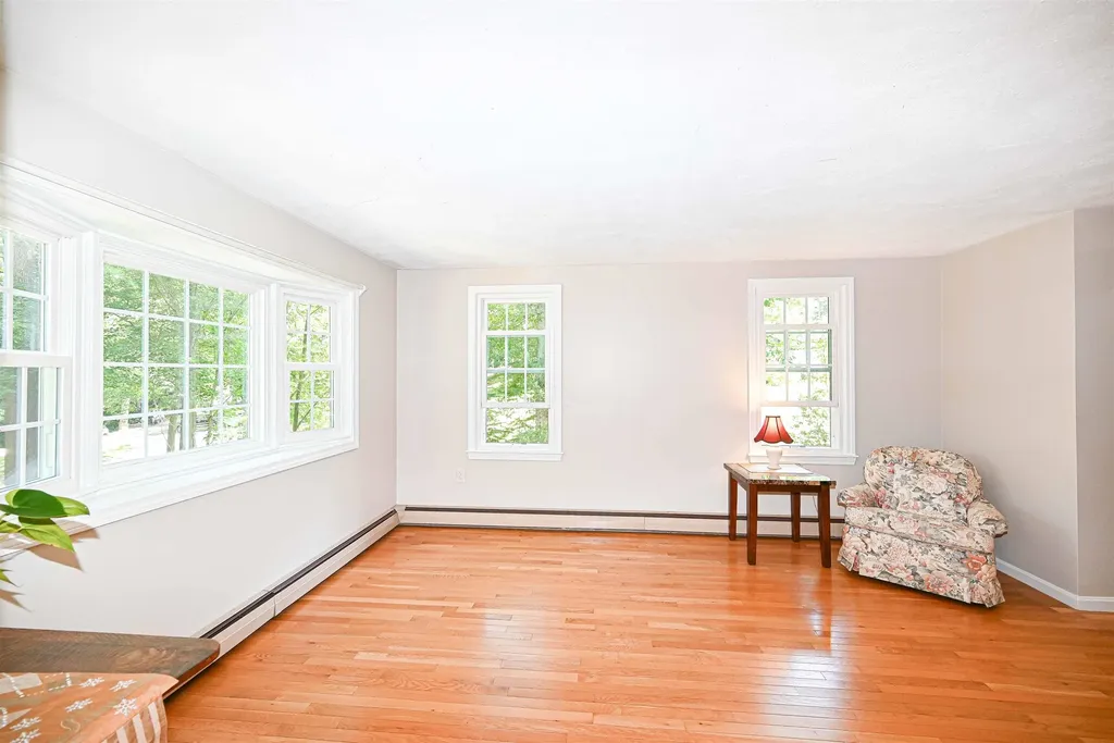 8 Kestree Drive Londonderry NH 03053