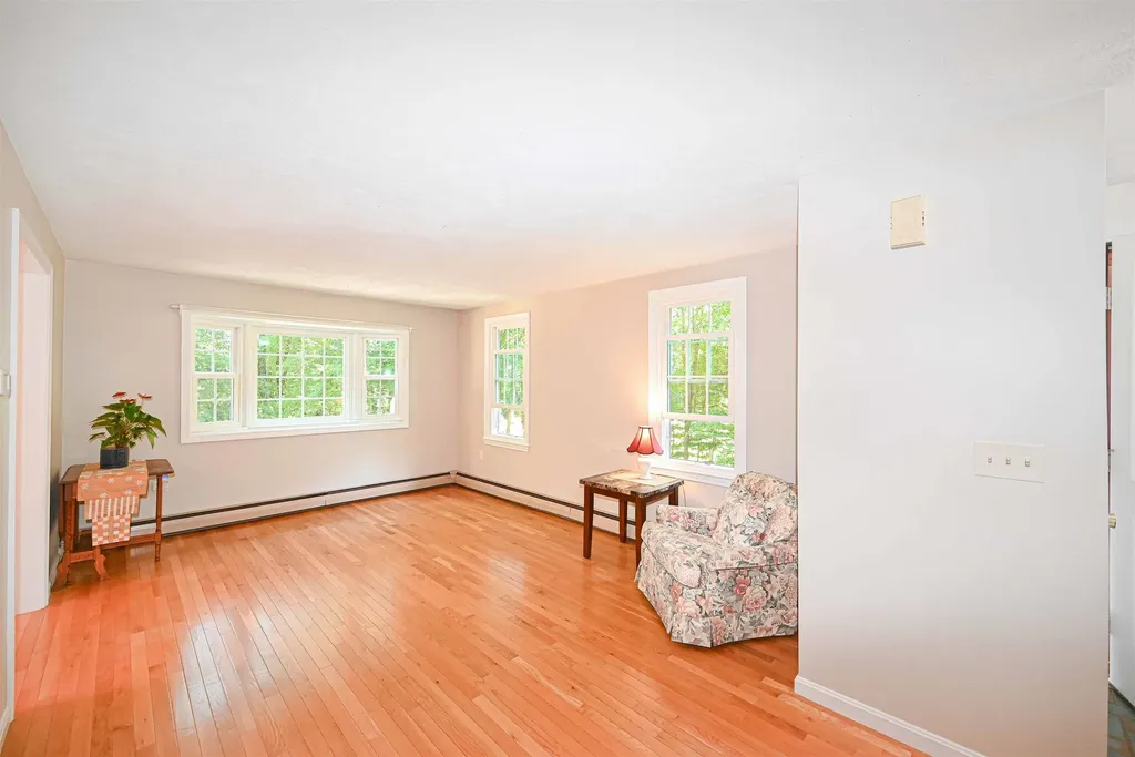 8 Kestree Drive Londonderry NH 03053