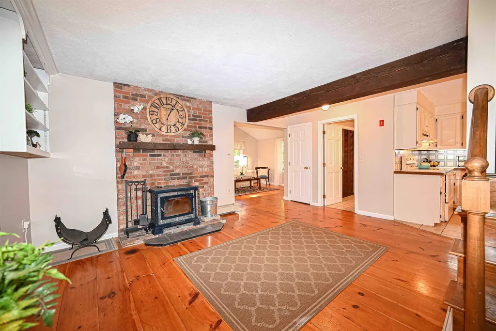 8 Kestree Drive Londonderry NH 03053