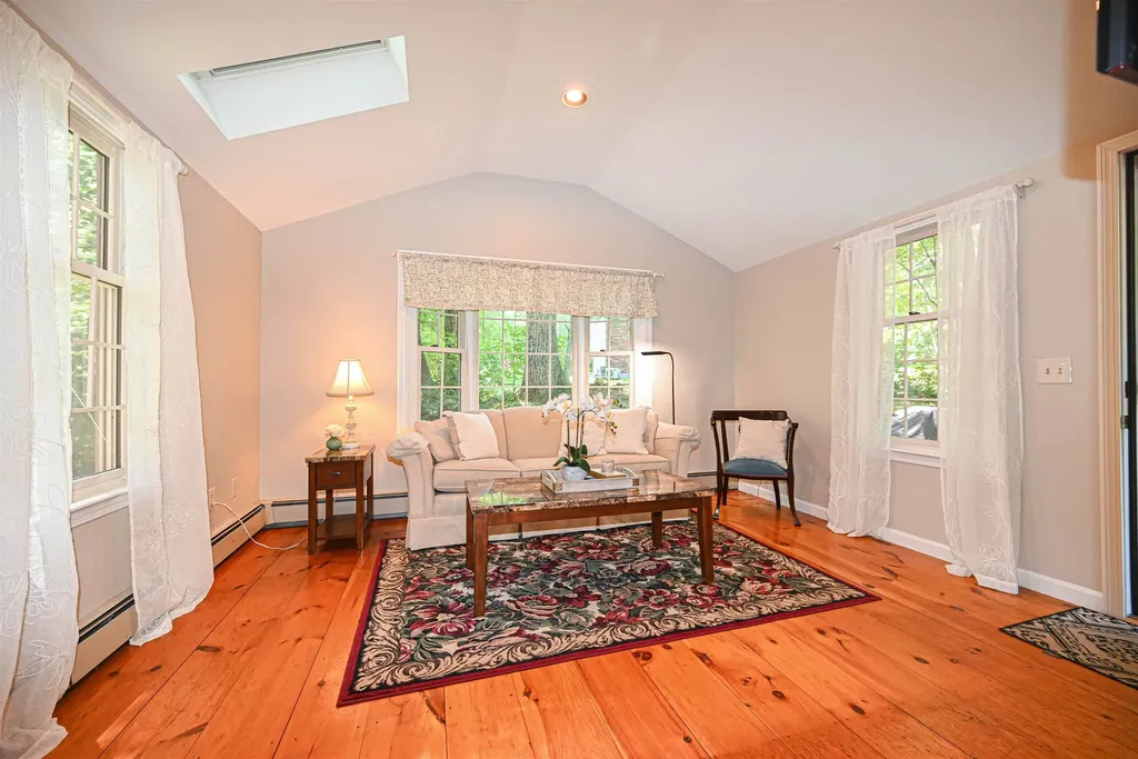 8 Kestree Drive Londonderry NH 03053