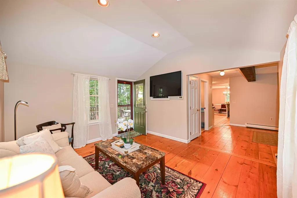 8 Kestree Drive Londonderry NH 03053
