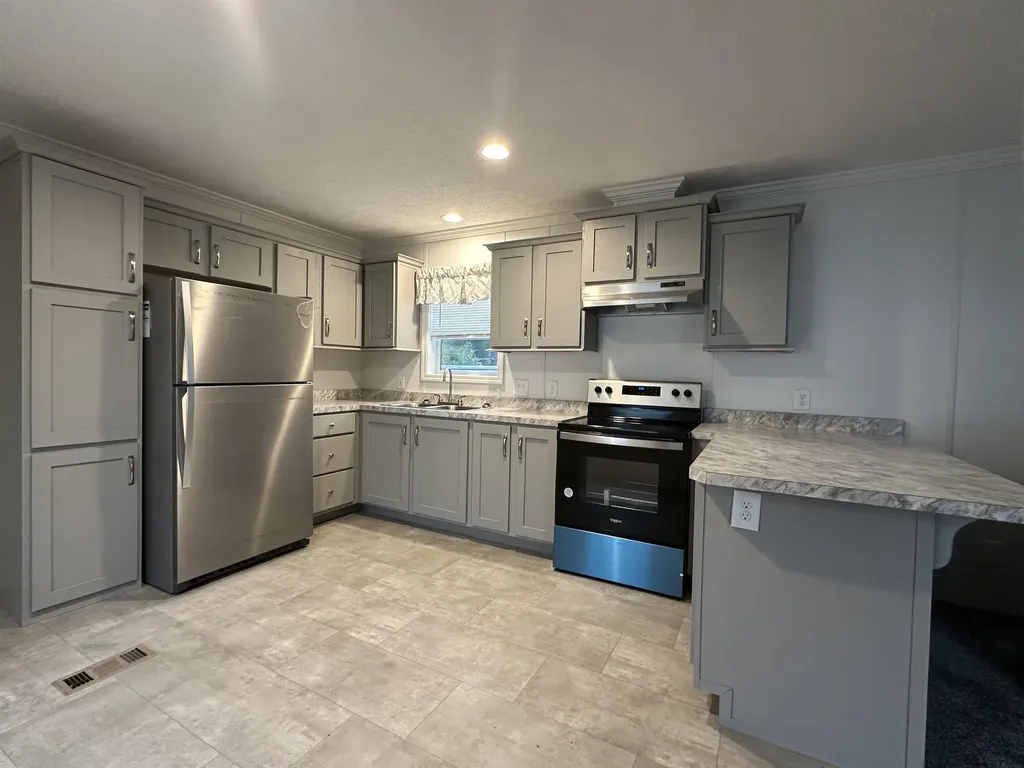 40 Pinyon Place Londonderry NH 03053