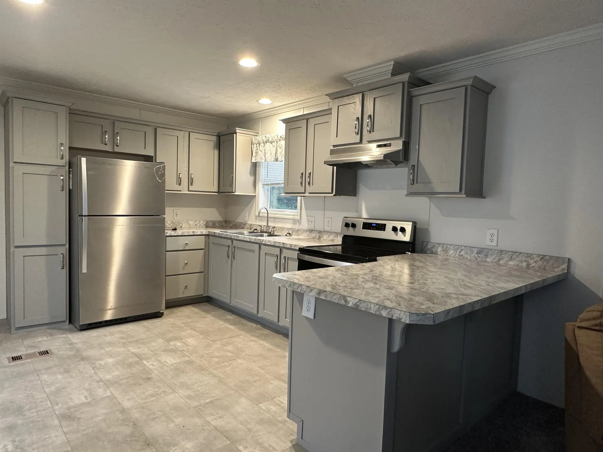 40 Pinyon Place Londonderry NH 03053