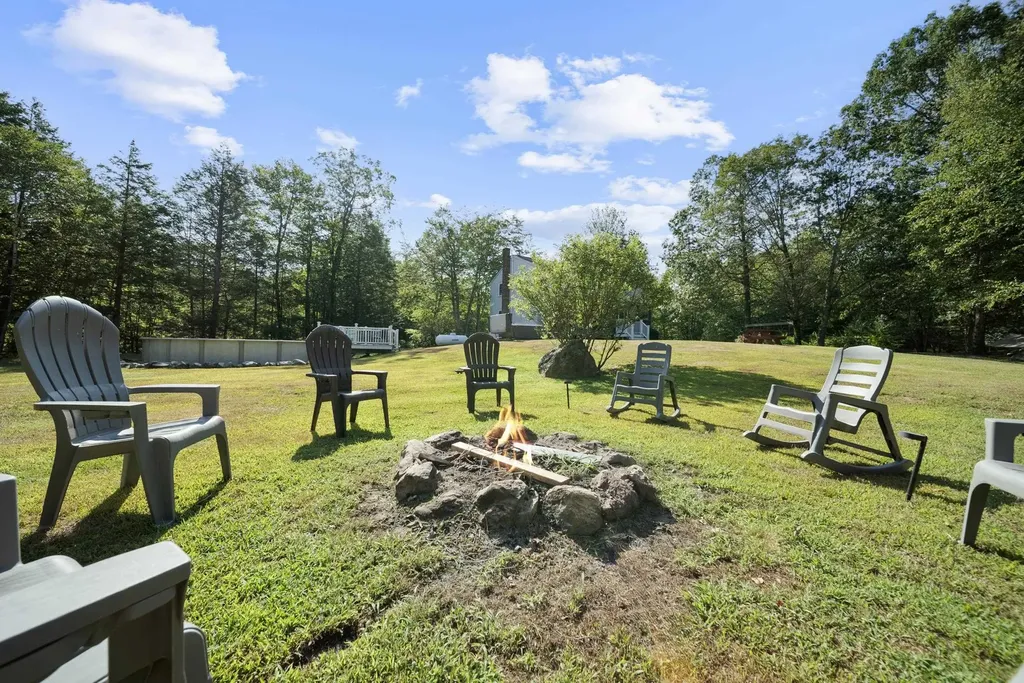 23 Holman Way Chester NH 03036