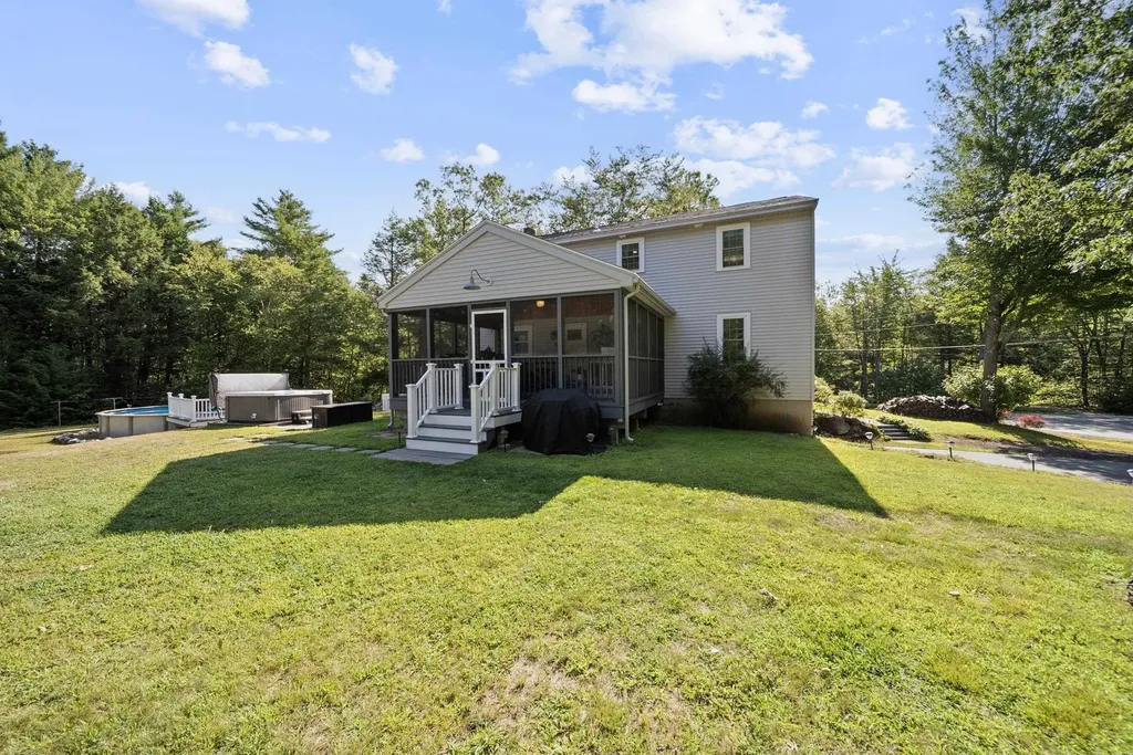 23 Holman Way Chester NH 03036