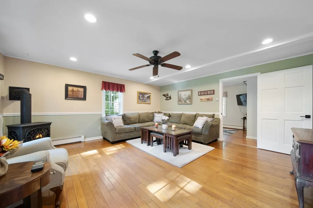 23 Holman Way Chester NH 03036