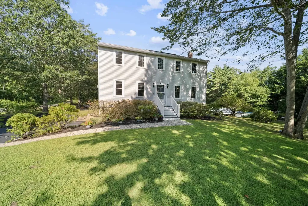 23 Holman Way Chester NH 03036