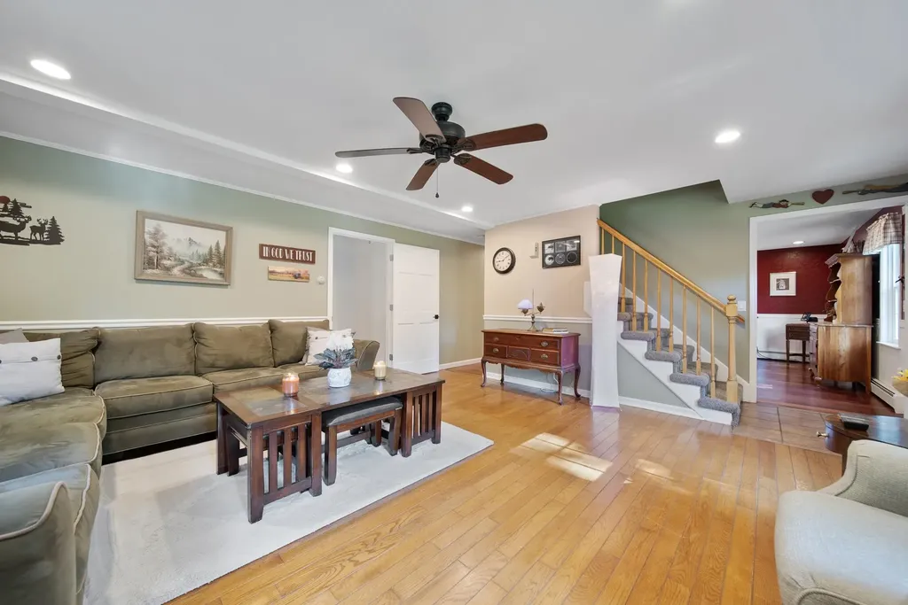 23 Holman Way Chester NH 03036