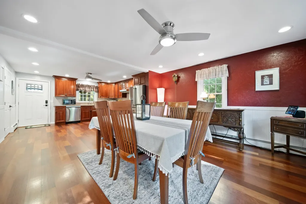 23 Holman Way Chester NH 03036