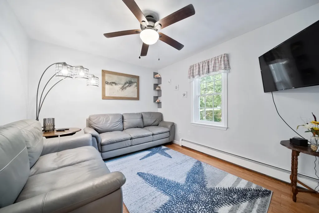 23 Holman Way Chester NH 03036