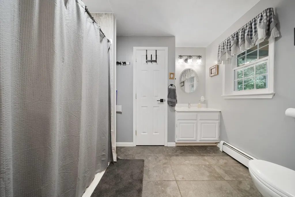 23 Holman Way Chester NH 03036