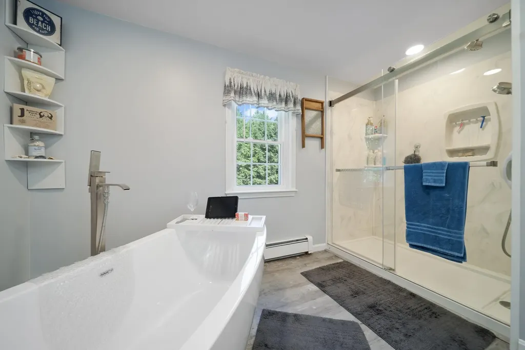 23 Holman Way Chester NH 03036