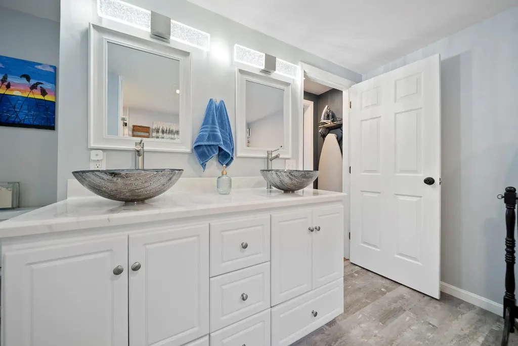 23 Holman Way Chester NH 03036