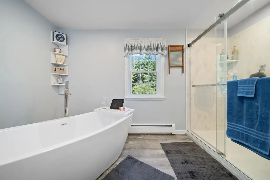 23 Holman Way Chester NH 03036