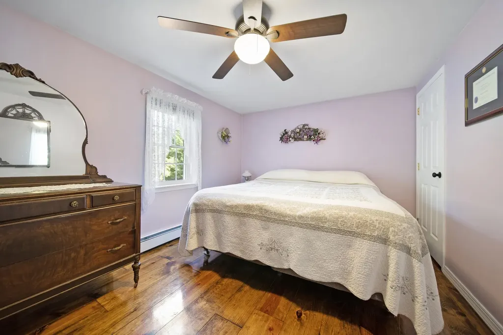 23 Holman Way Chester NH 03036