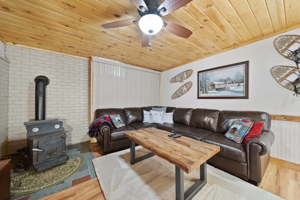 23 Holman Way Chester NH 03036