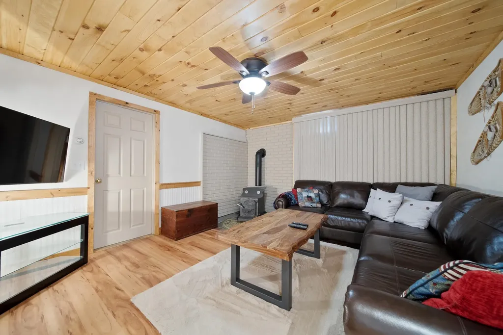 23 Holman Way Chester NH 03036