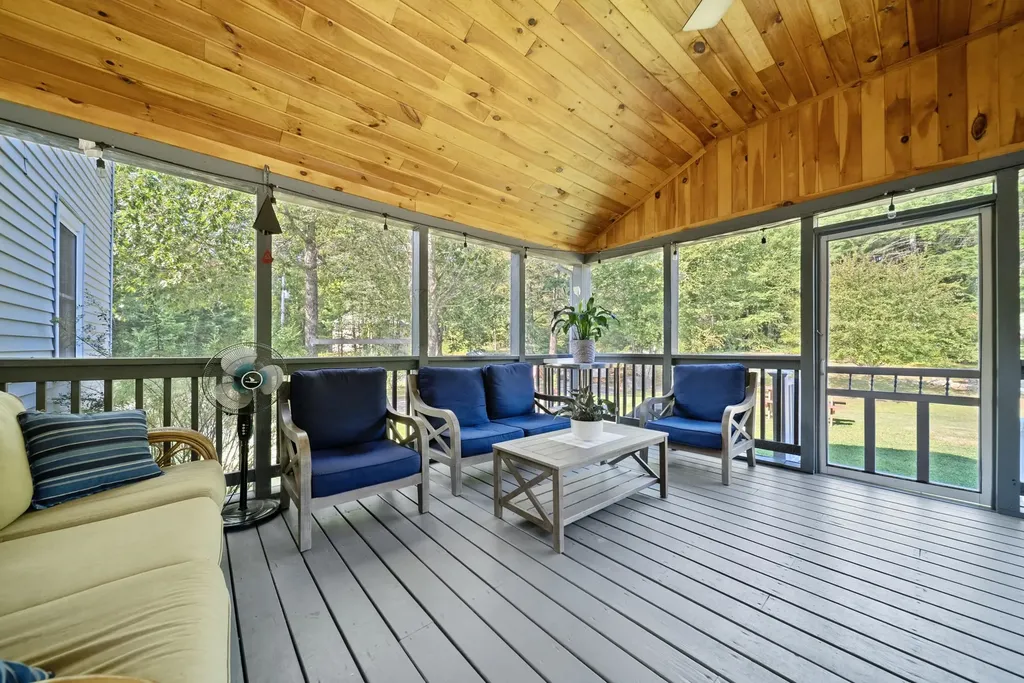 23 Holman Way Chester NH 03036