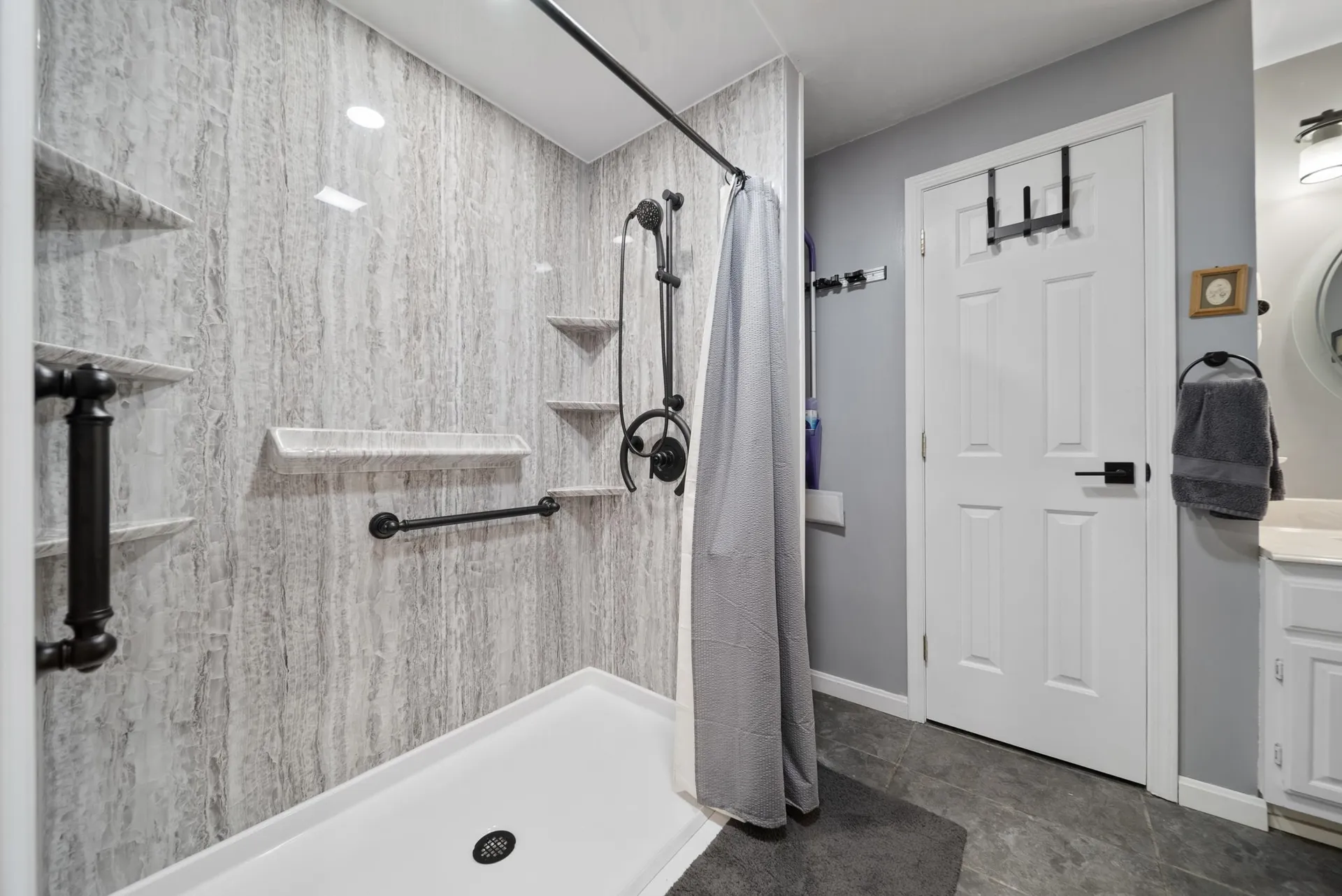 23 Holman Way Chester NH 03036