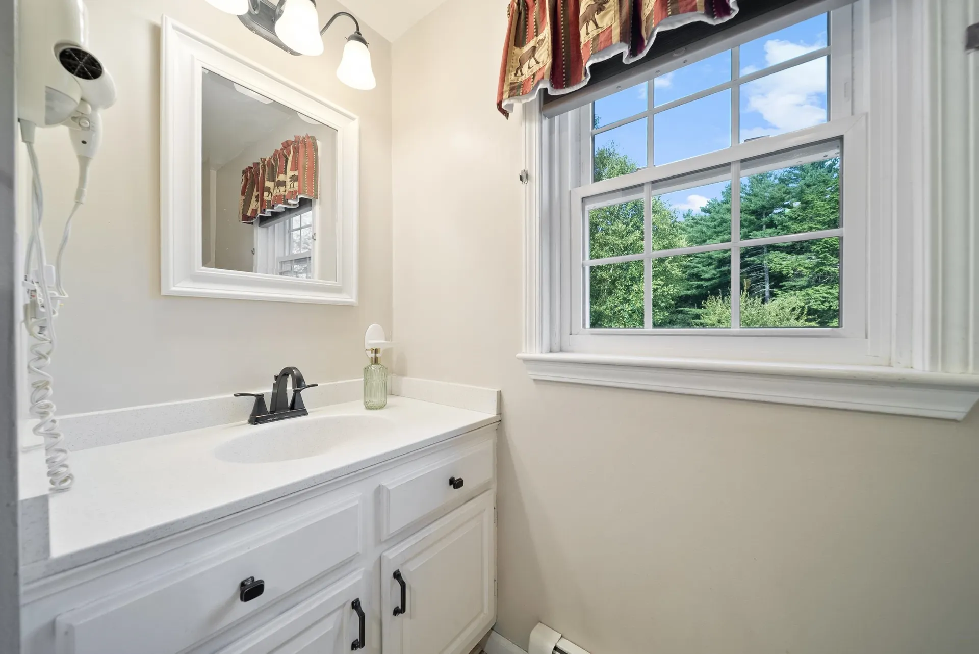 23 Holman Way Chester NH 03036