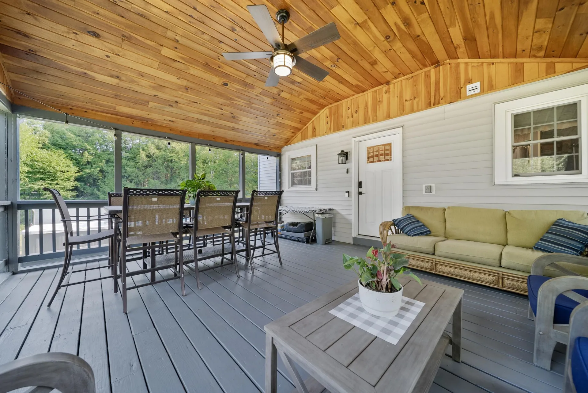 23 Holman Way Chester NH 03036