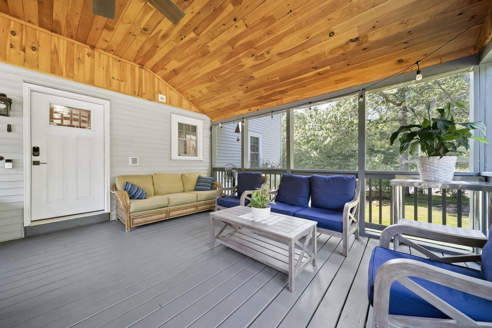 23 Holman Way Chester NH 03036