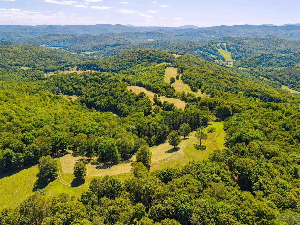 37 Maxham Road Pomfret VT 05067